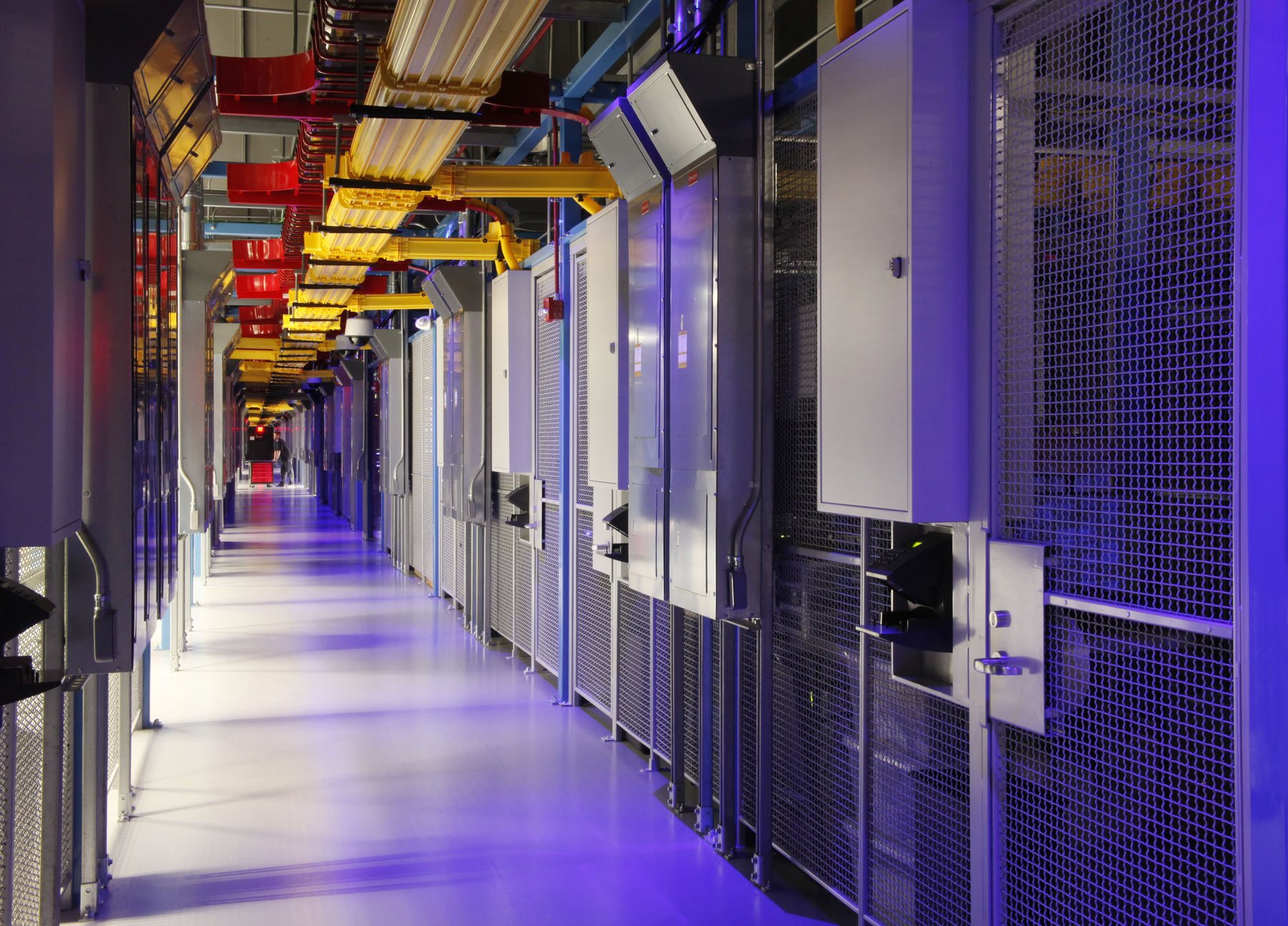Colocation aisle at Equinix, Dulles, Virginia